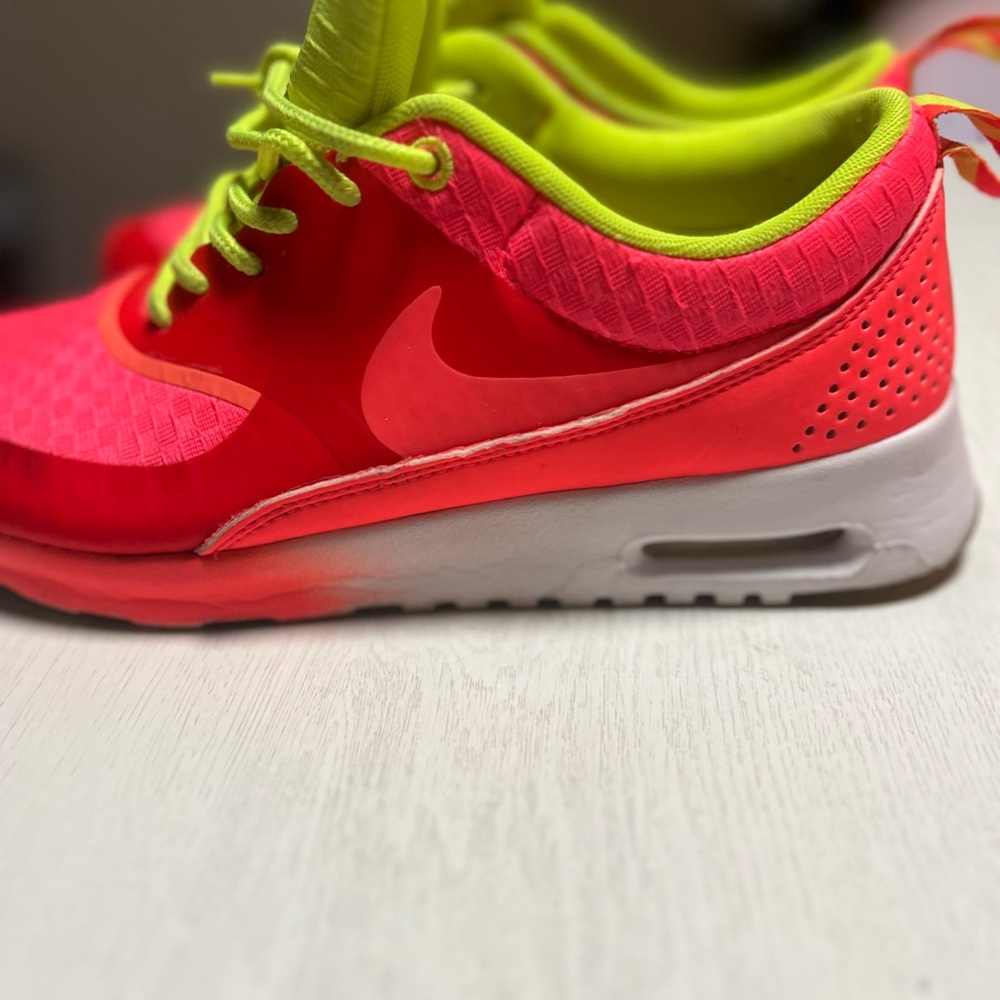 Nike Air Max Thea. Bright orange/red and Neon Green Sneakers